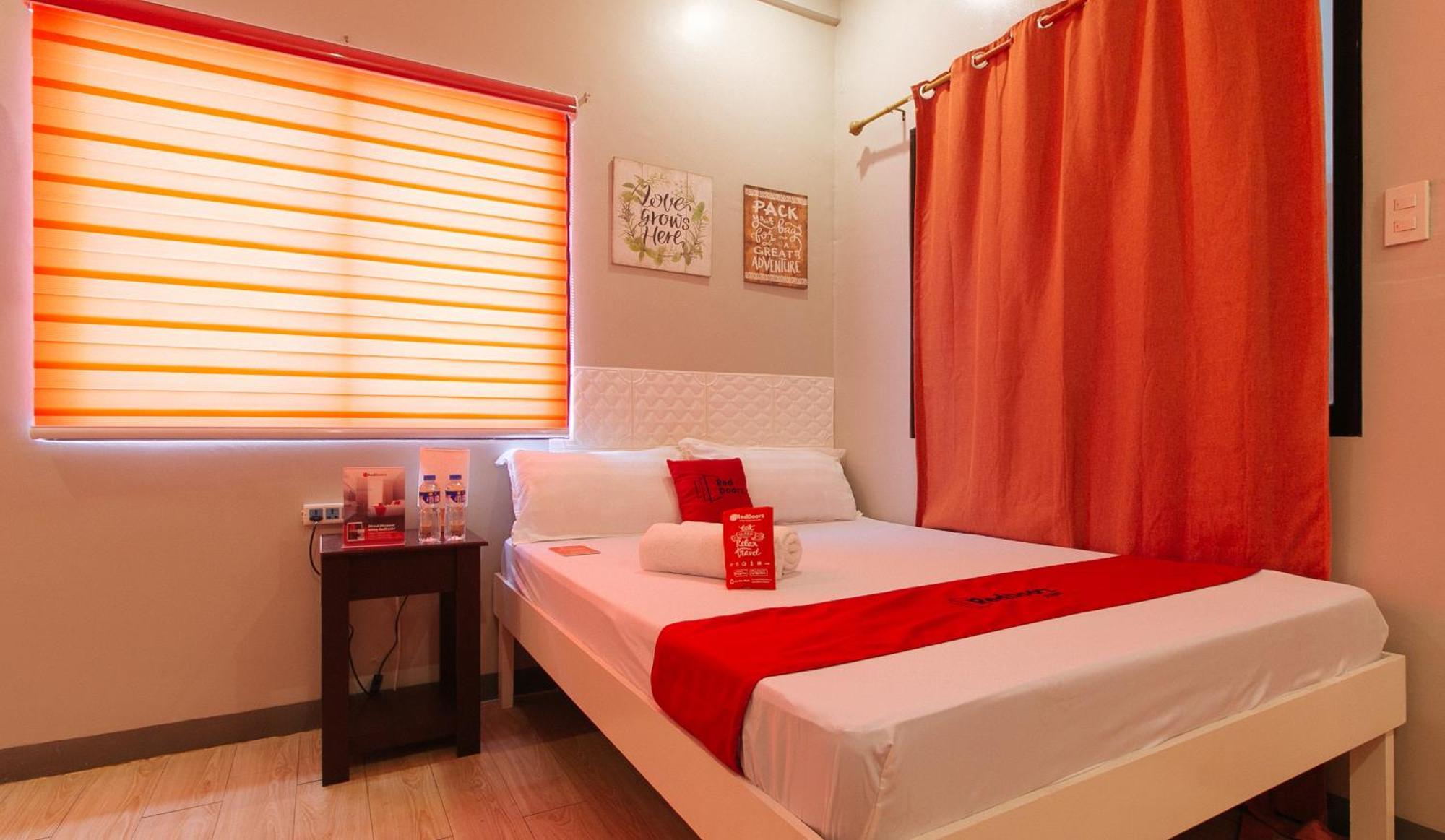 Hotel Reddoorz Near Christ The King Medical Center à Las Piñas Extérieur photo