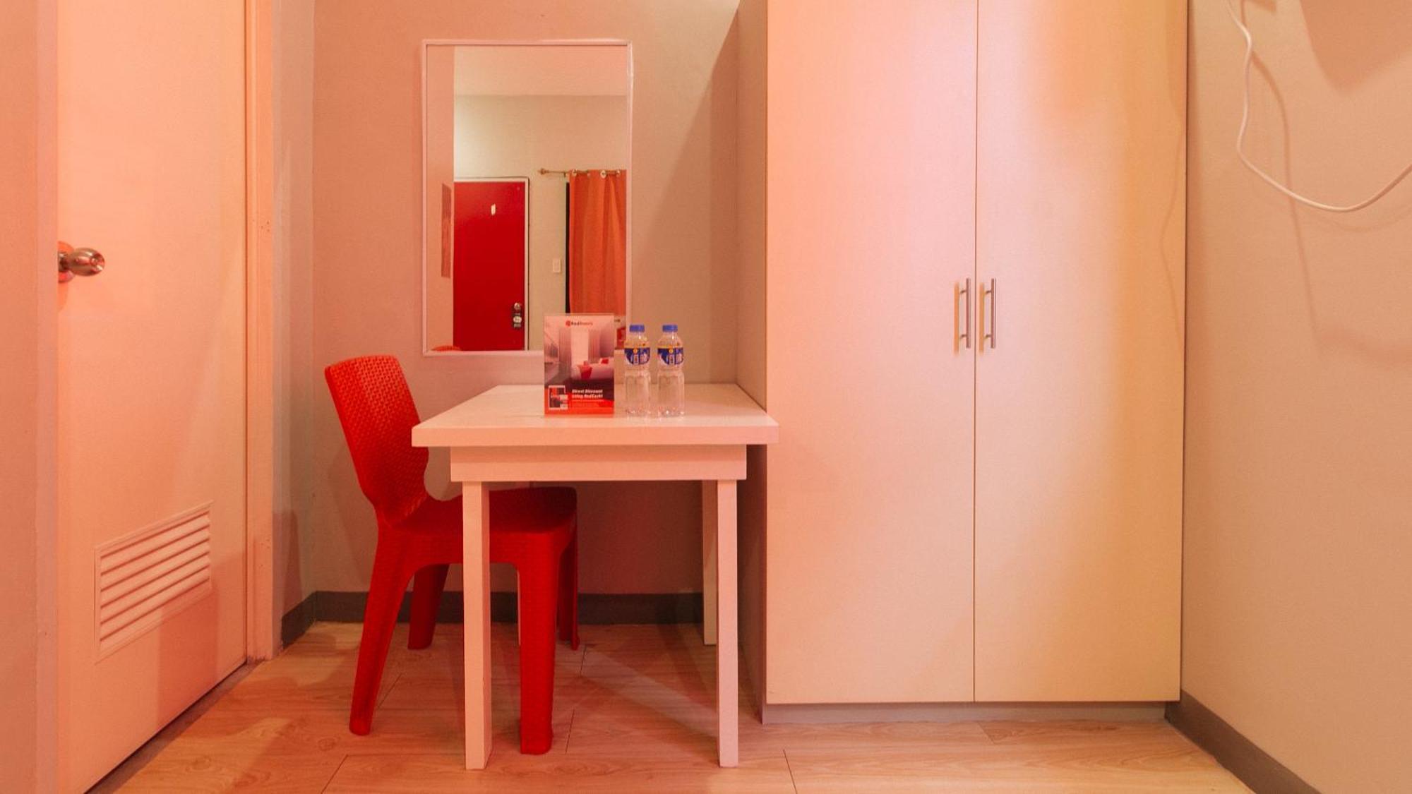 Hotel Reddoorz Near Christ The King Medical Center à Las Piñas Extérieur photo